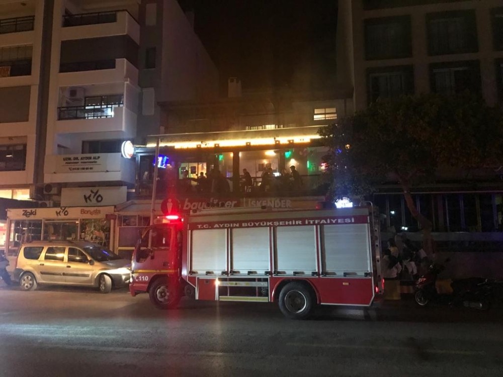 mutfakta yangin cikti vatandaslar eglenmeye devam etti 4 Mutfakta yangın çıktı, vatandaşlar eğlenmeye devam etti