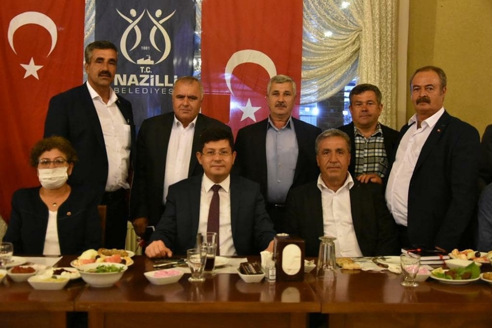 nazilli belediye baskani ozcan muhtarlarla yemekte bulustu 0 IZS7297B Nazilli Belediye Başkanı Özcan muhtarlarla yemekte buluştu