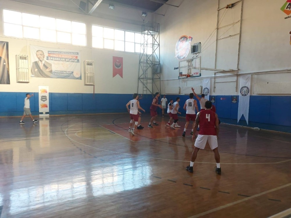 nazilli belediyespor erkek basketbol takimina tatli surprizi 2 Nazilli Belediyespor Erkek Basketbol Takımı’na tatlı sürprizi