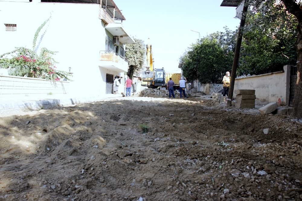 nazilli yesil mahallede yol onarim calismalari basladi 2 5qKWWQOD Nazilli Yeşil Mahalle’de yol onarım çalışmaları başladı