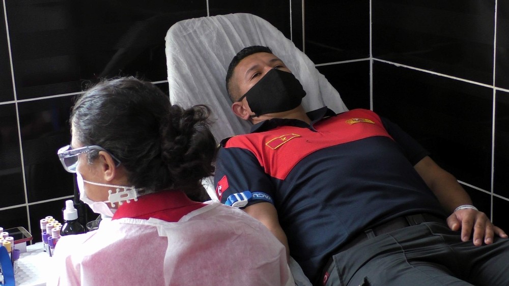 nazillide alev savascilarindan kizilaya kan destegi 1 aAeyZv6b Nazilli’de alev savaşçılarından Kızılay’a kan desteği