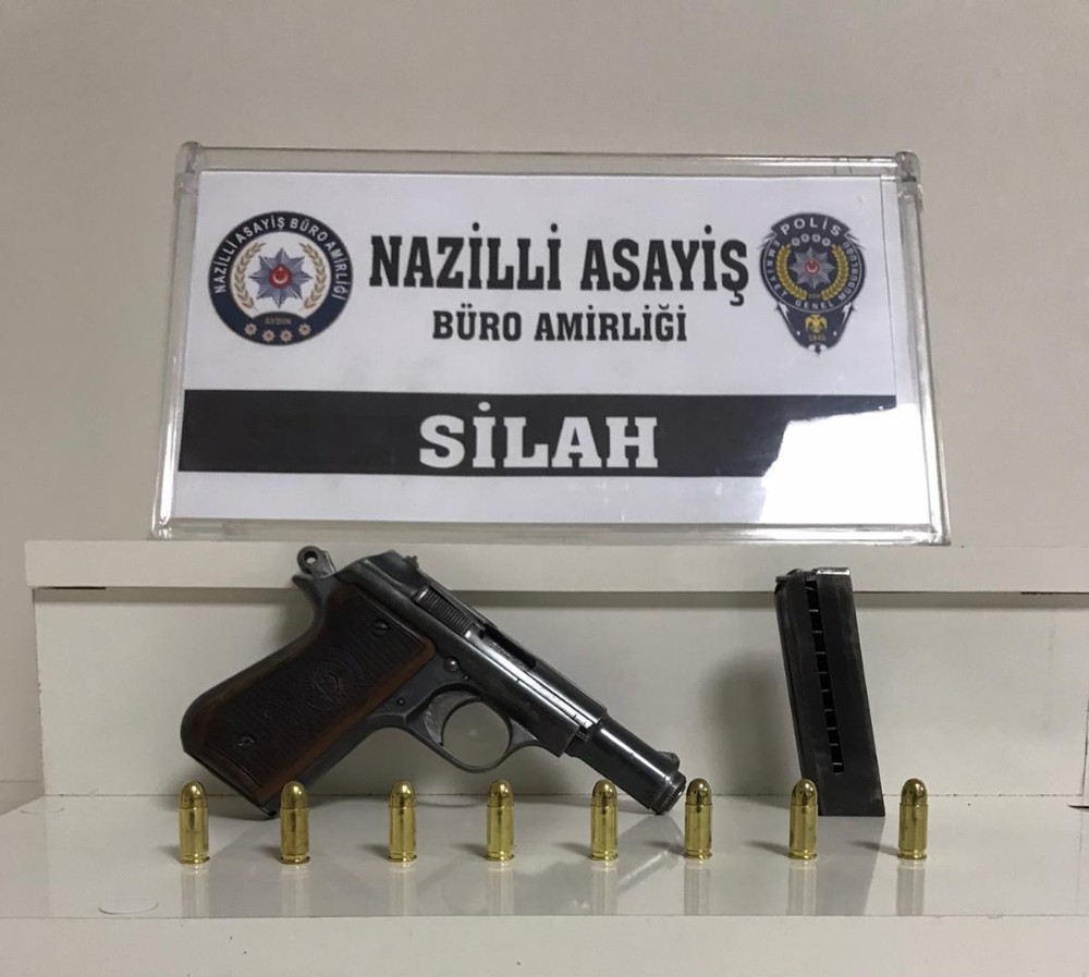 nazillideki operasyonda 4 adet tabanca ele gecirildi 0 GA4iuyY1 Nazilli’deki operasyonda 4 adet tabanca ele geçirildi