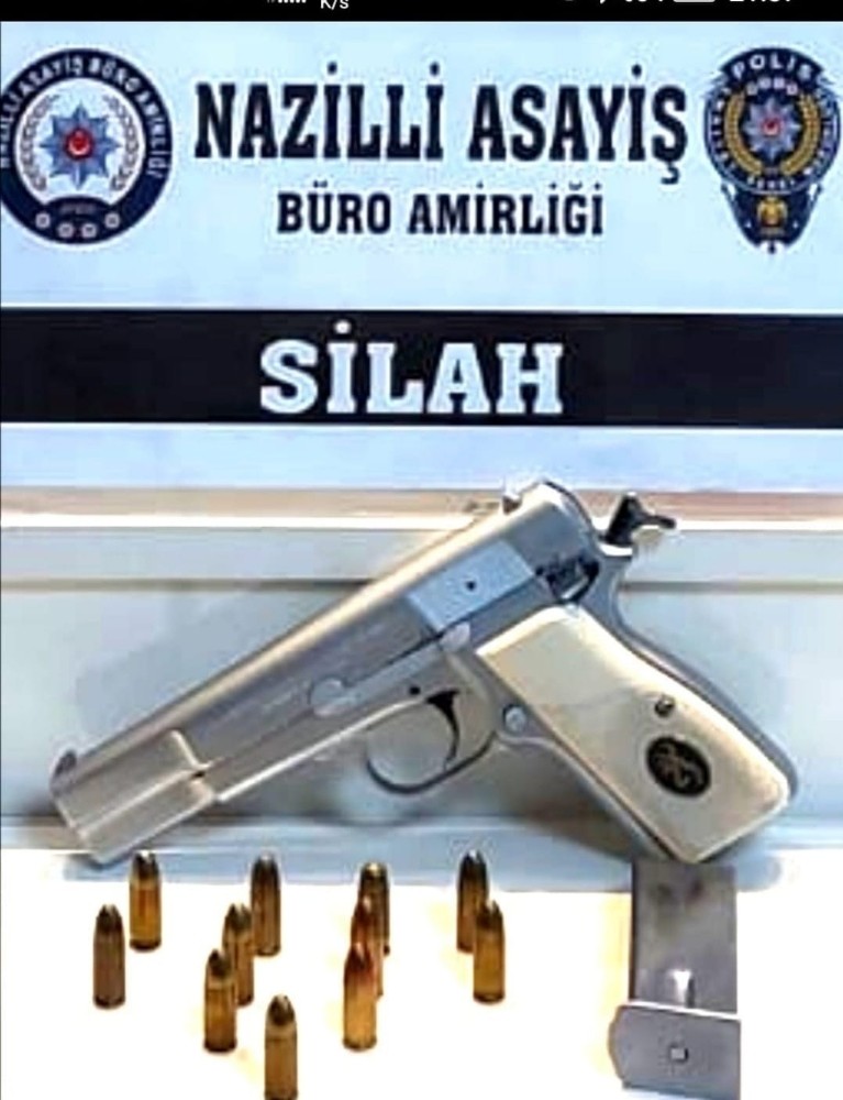 nazillideki operasyonda 4 adet tabanca ele gecirildi 2 2Puka9IL Nazilli’deki operasyonda 4 adet tabanca ele geçirildi