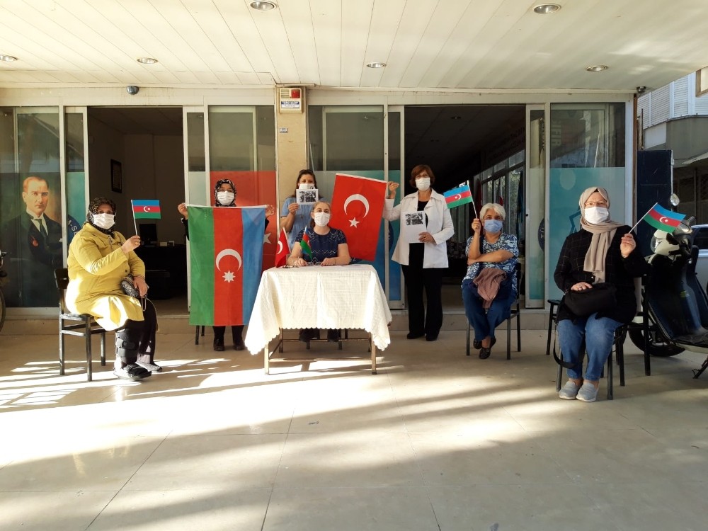 nazillinin ilk kadin derneginden azerbaycana destek 1 EdnKYO95 Nazilli’nin ilk kadın derneğinden Azerbaycan’a destek