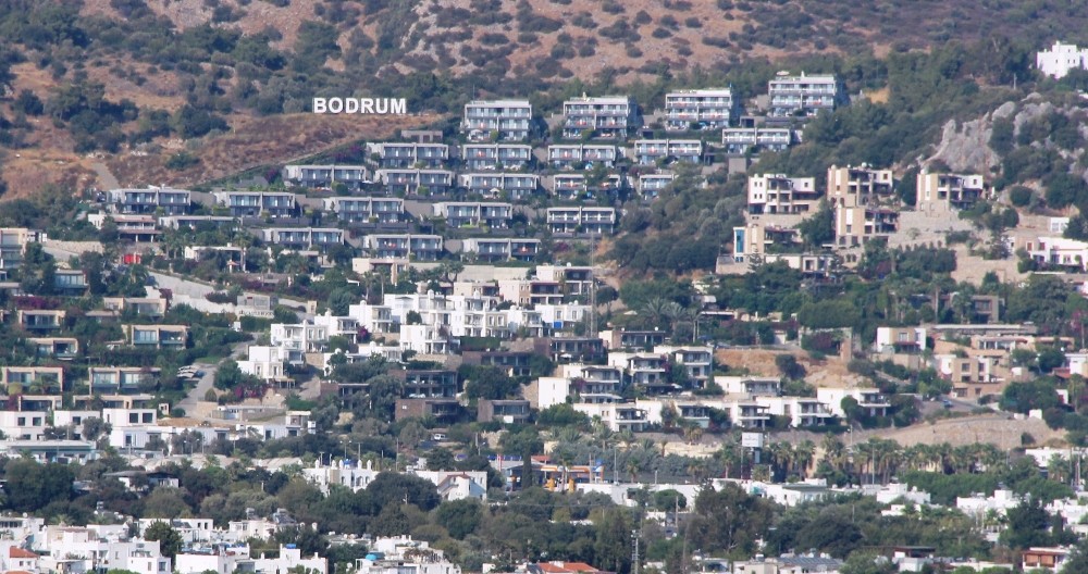 nufus patlamasi yasanan turizm cennetinde yazlikcilar nufuslarini bodruma aldiriyor 3 5i88j482 Nüfus patlaması yaşanan turizm cennetinde yazlıkçılar nüfuslarını Bodrum’a aldırıyor