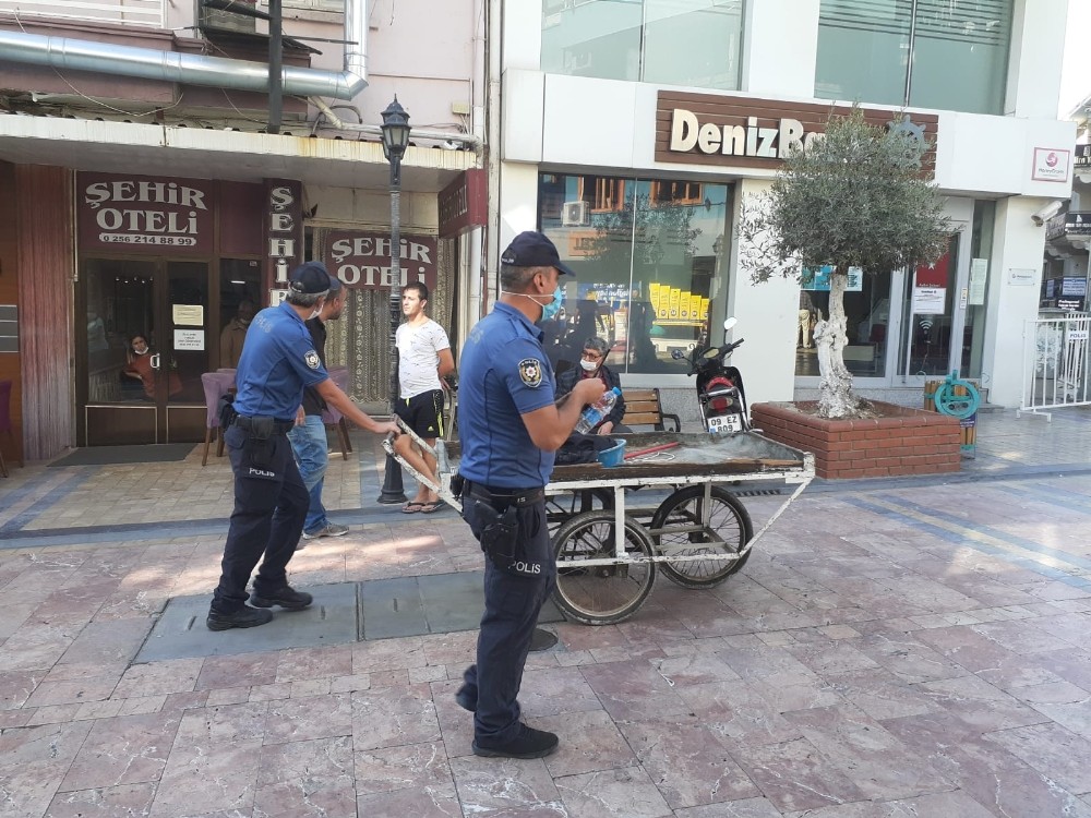 once kolunu kesti sonra jileti bogazina dayadi 1 PAtYVQeR Önce kolunu kesti, sonra jileti boğazına dayadı