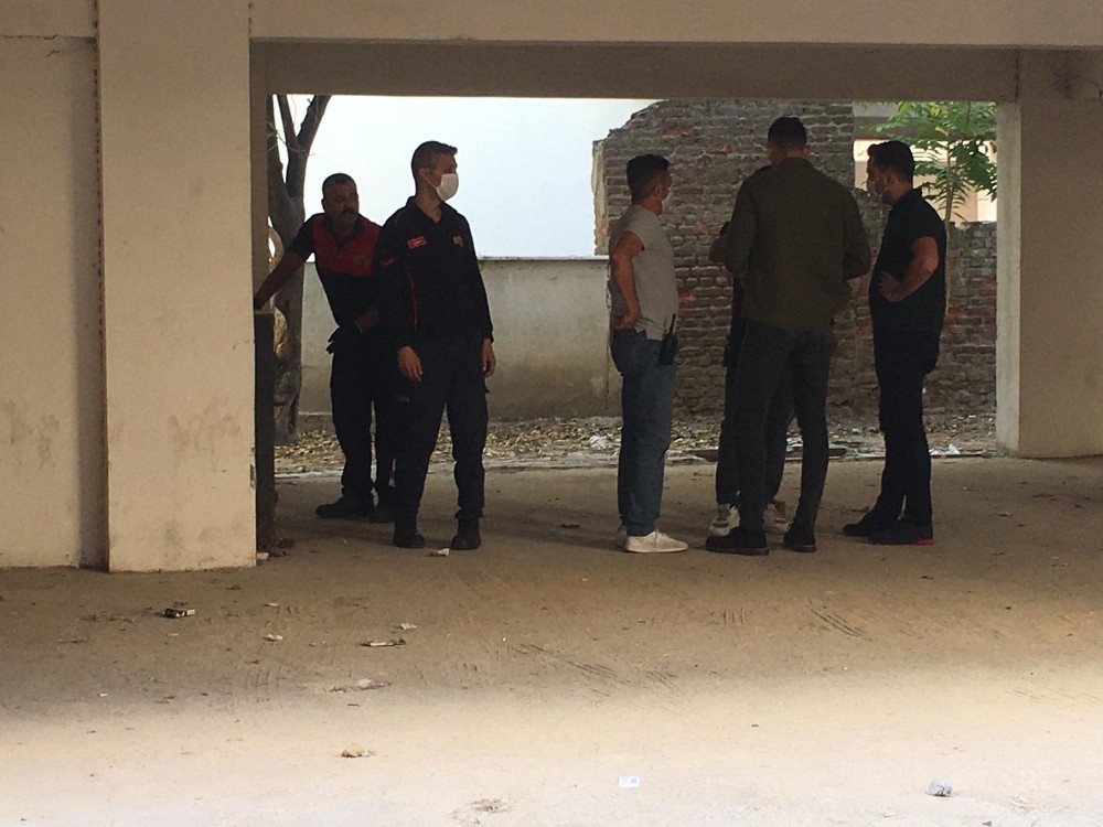 polisten kacarken havalandirma bosluguna sikisti 1 Polisten kaçarken, havalandırma boşluğuna sıkıştı