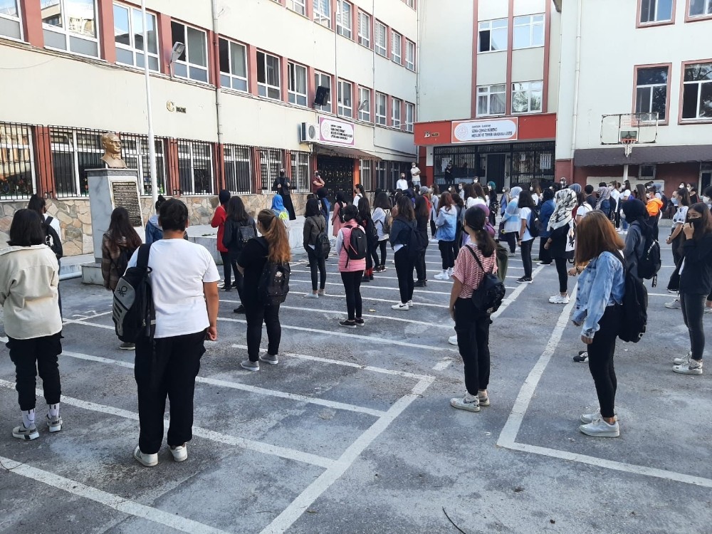 samsunda meslek liseleri yuz yuze egitime basladi 2 3CGPR4CE Samsun’da meslek liseleri yüz yüze eğitime başladı