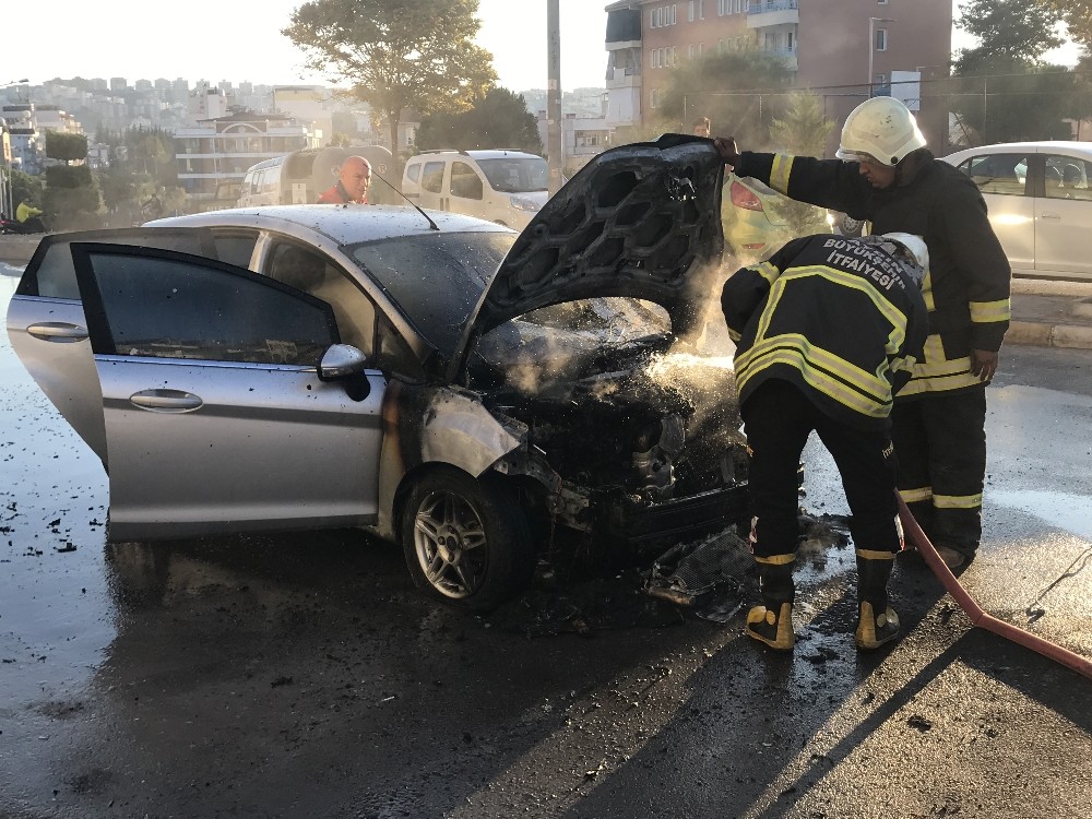 seyir halindeki otomobil alev alev yandi 2 sMMmcMTW Seyir halindeki otomobil alev alev yandı