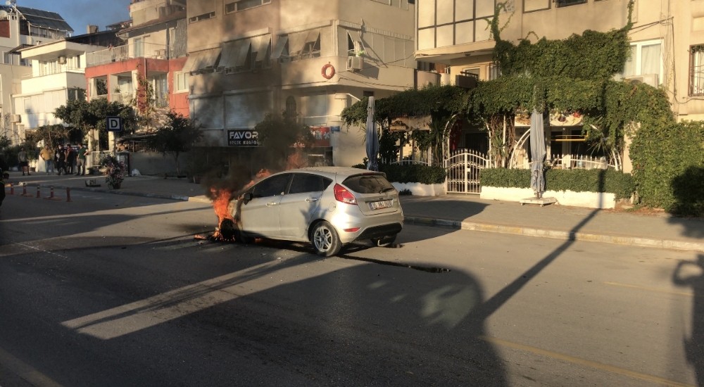 seyir halindeki otomobil alev alev yandi 3 NSPhcgSg Seyir halindeki otomobil alev alev yandı