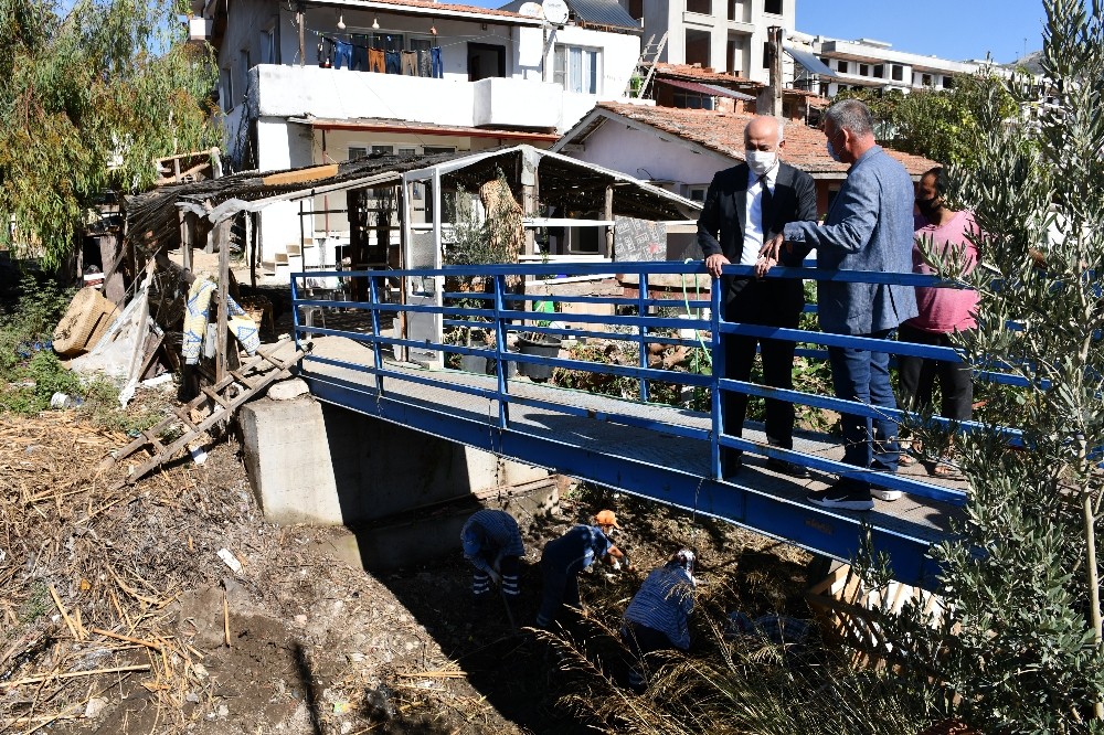 soke belediyesinden sepetciler bolgesi dere icinde temizlik calismasi 1 iR3i5Wie Söke Belediyesi’nden Sepetçiler Bölgesi dere içinde temizlik çalışması