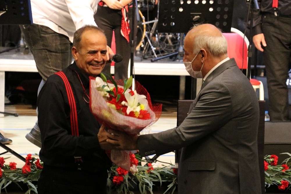 sokede muzigin efsaneleri ege kent orkestrasinda bulustu 1 Söke’de müziğin efsaneleri Ege Kent Orkestrası’nda buluştu