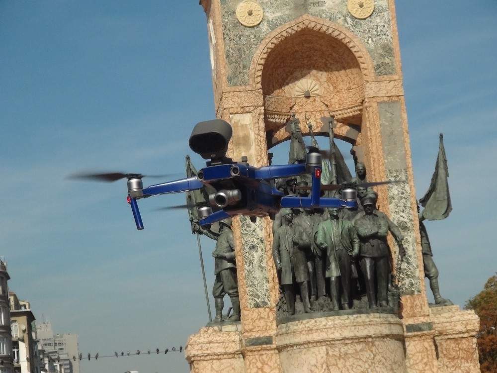 taksimde turistlere yonelik drone destekli korona virus denetimi 3 DLfAYJTh Taksim’de turistlere yönelik drone destekli korona virüs denetimi