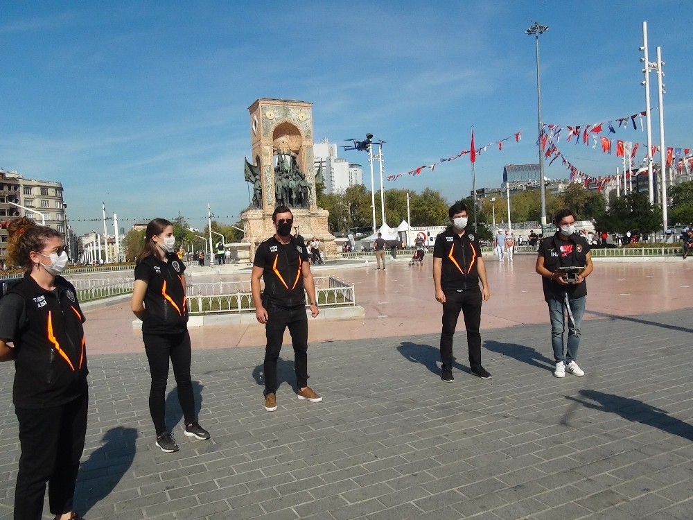 taksimde turistlere yonelik drone destekli korona virus denetimi 4 Taksim’de turistlere yönelik drone destekli korona virüs denetimi