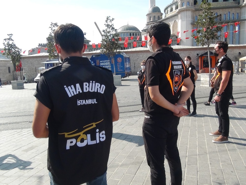 taksimde turistlere yonelik drone destekli korona virus denetimi 6 c8zqNpUZ Taksim’de turistlere yönelik drone destekli korona virüs denetimi