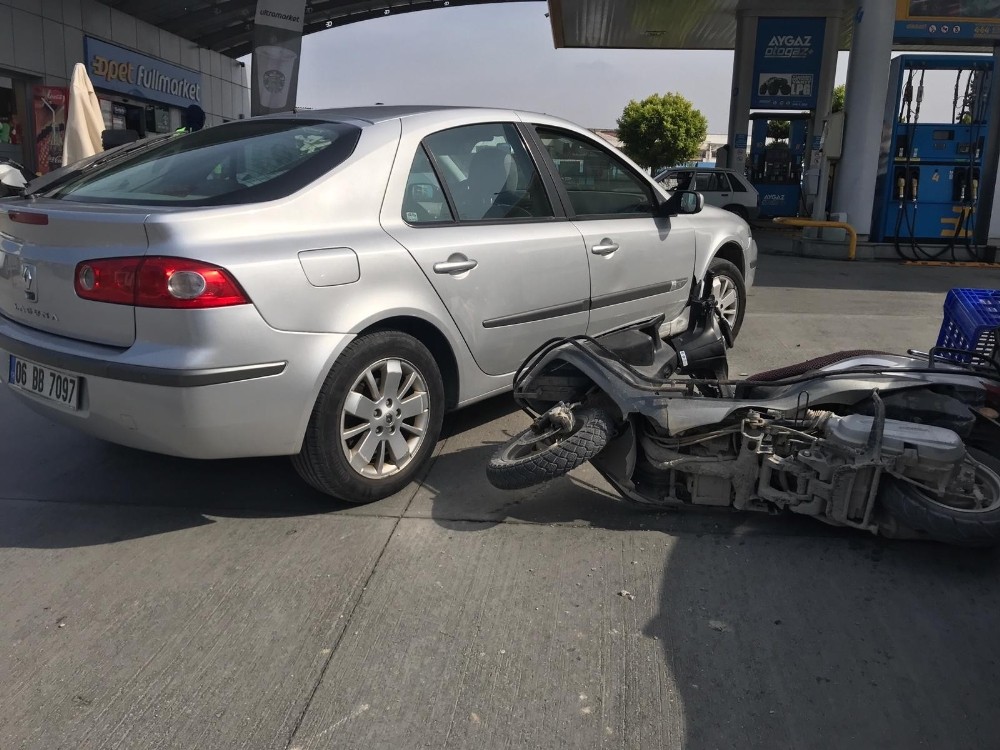 tersten giden otomobil motosiklete carpti 1 yarali 0 ET7DU1uj Tersten giden otomobil, motosiklete çarptı: 1 yaralı