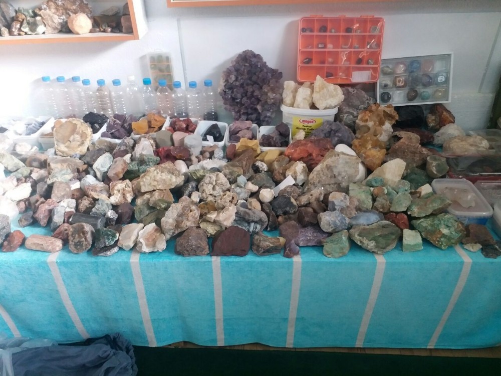 toz haline getirilen taslar sanat eserine donusuyor 0 huMXrSMQ Toz haline getirilen taşlar sanat eserine dönüşüyor