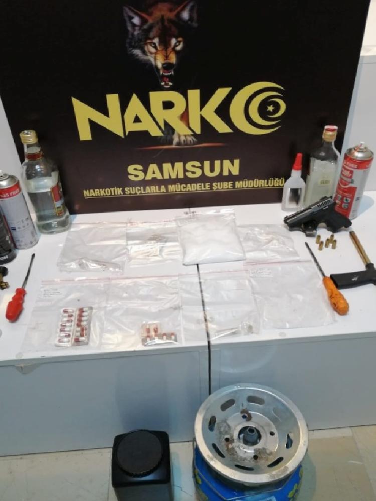 uyusturucu-imalatina-operasyon-2-gozalti-YUlXj2f9.jpg