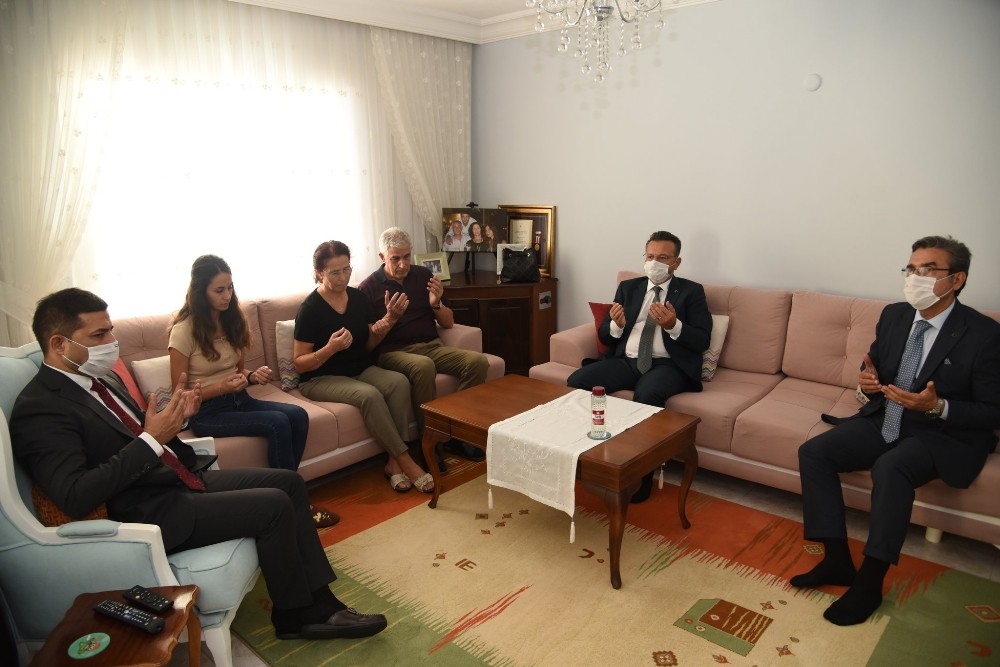 vali aksoy kusadasinda sehit ailelerini ziyaret etti 0 9sJUEfXd Vali Aksoy, Kuşadası’nda şehit ailelerini ziyaret etti