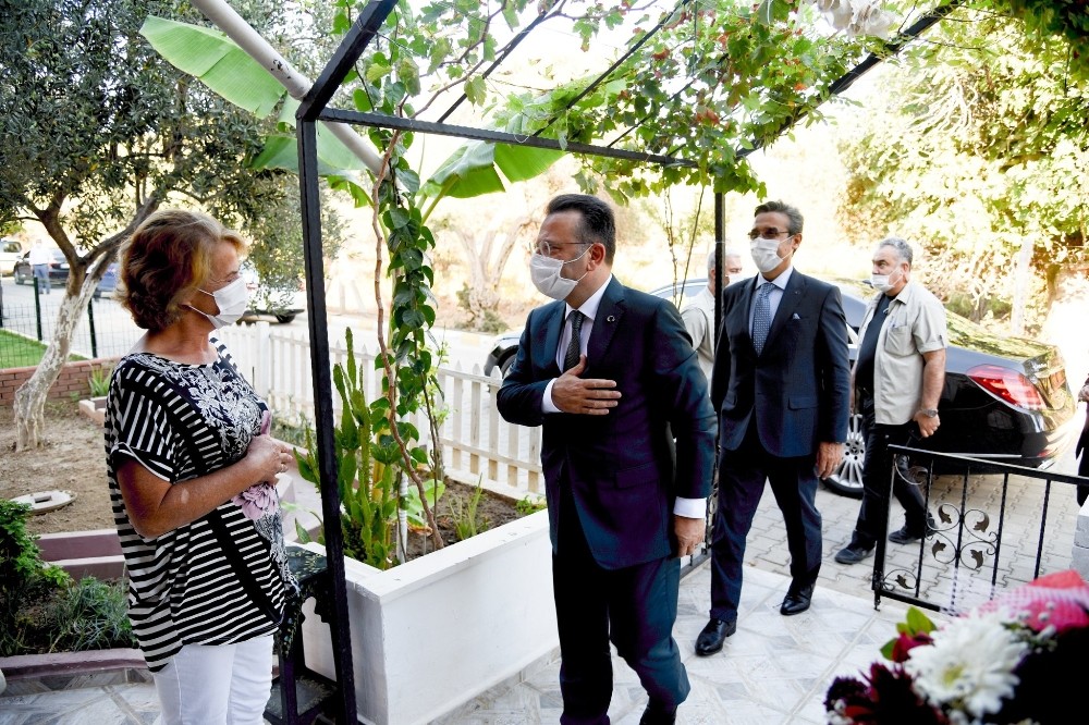 vali aksoy kusadasinda sehit ailelerini ziyaret etti 1 ghLKAu4N Vali Aksoy, Kuşadası’nda şehit ailelerini ziyaret etti