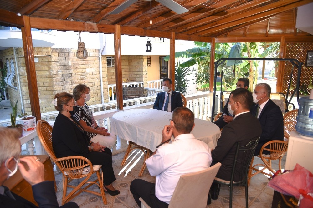 vali aksoy kusadasinda sehit ailelerini ziyaret etti 2 RYQ61vuE Vali Aksoy, Kuşadası’nda şehit ailelerini ziyaret etti