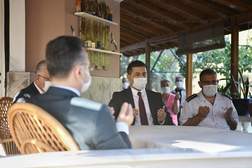 vali aksoy kusadasinda sehit ailelerini ziyaret etti 4 CG9yihpQ Vali Aksoy, Kuşadası’nda şehit ailelerini ziyaret etti