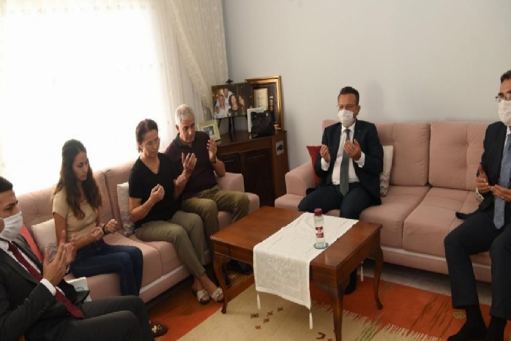 vali-aksoy-kusadasinda-sehit-ailelerini-ziyaret-etti-WFinkqtt.jpg