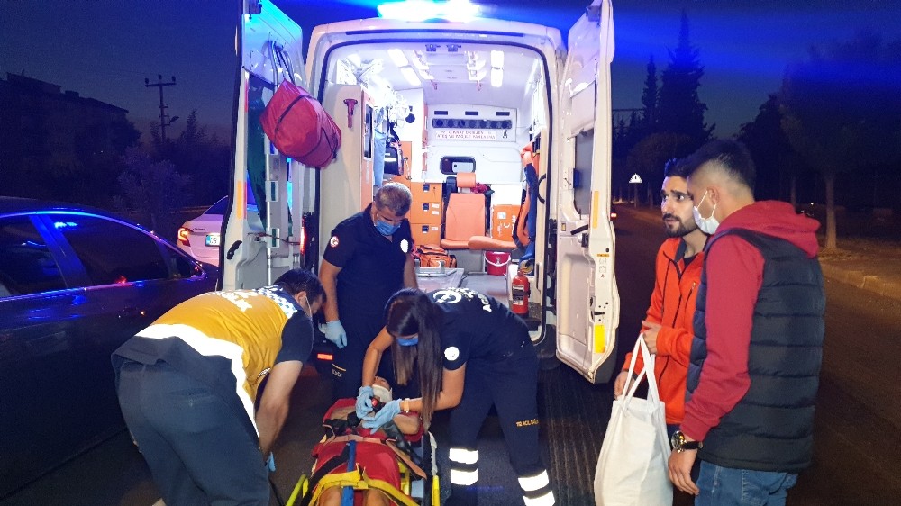 yoldaki karton kutu kazaya neden oldu 1 yarali 1 OWAjEzdY Yoldaki karton kutu kazaya neden oldu: 1 yaralı