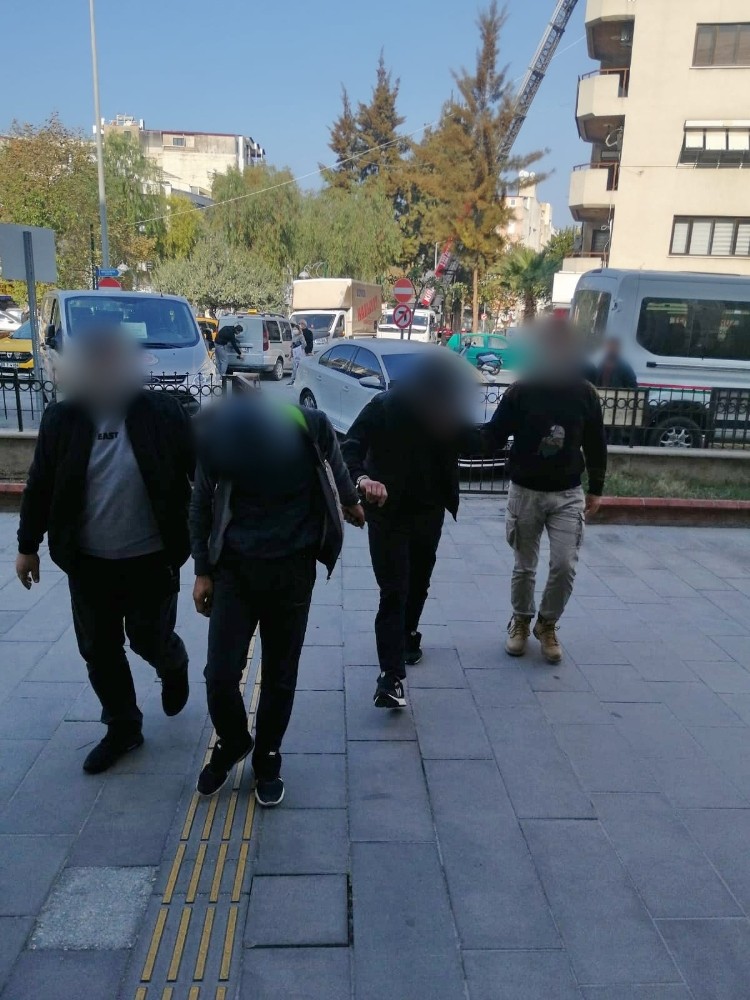 3 ayri hirsizlik olayinin suphelileri guvenlik kameralarina yakalandi 1 zv4VS9Ye 3 ayrı hırsızlık olayının şüphelileri güvenlik kameralarına yakalandı