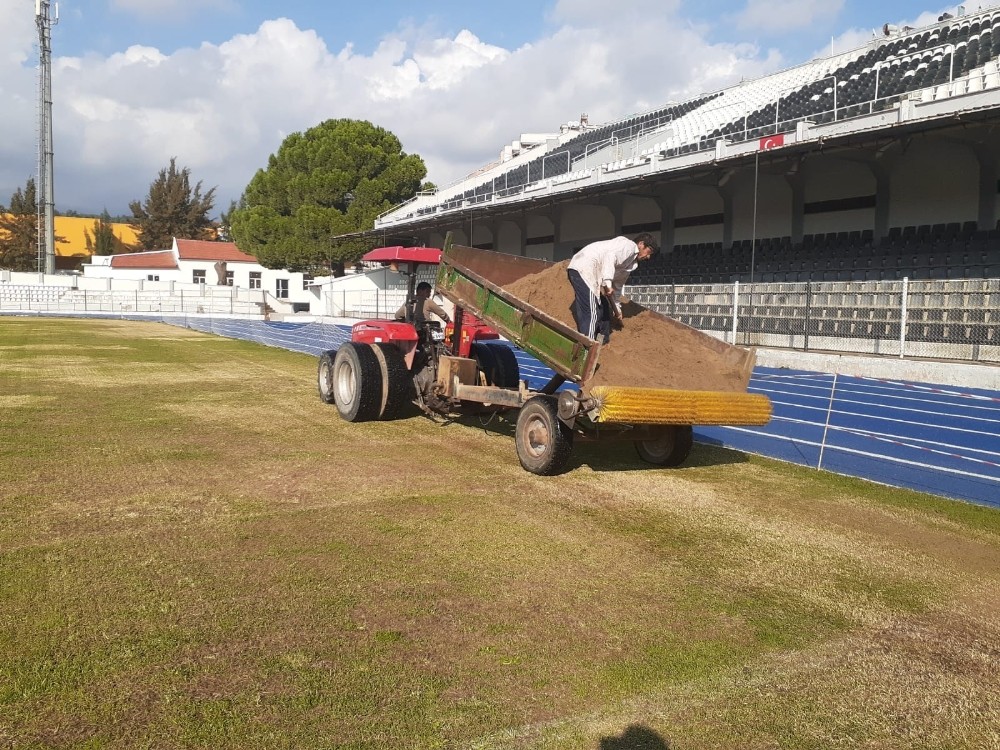 adnan menderes stadi maclara hazirlaniyor 2 71Wi6OK1 Adnan Menderes Stadı maçlara hazırlanıyor