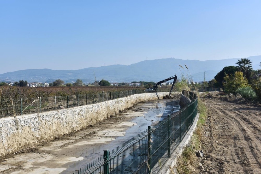 alacay deresi temizleniyor 2 EzEWXXI1 Alaçay Deresi temizleniyor