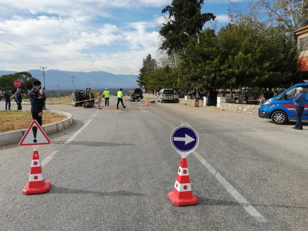 aydindaki kazada traktor ikiye ayrildi 1 BIbbjfek Aydın’daki kazada traktör ikiye ayrıldı