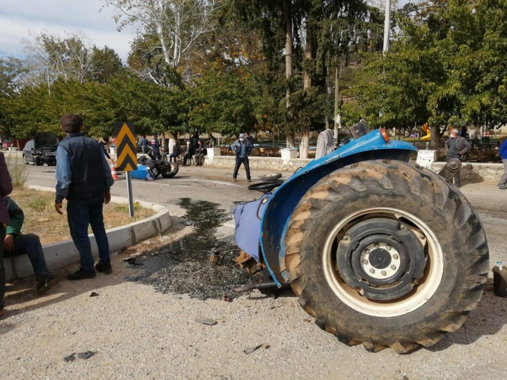 aydindaki kazada traktor ikiye ayrildi 2 pdtNR969 Aydın’daki kazada traktör ikiye ayrıldı