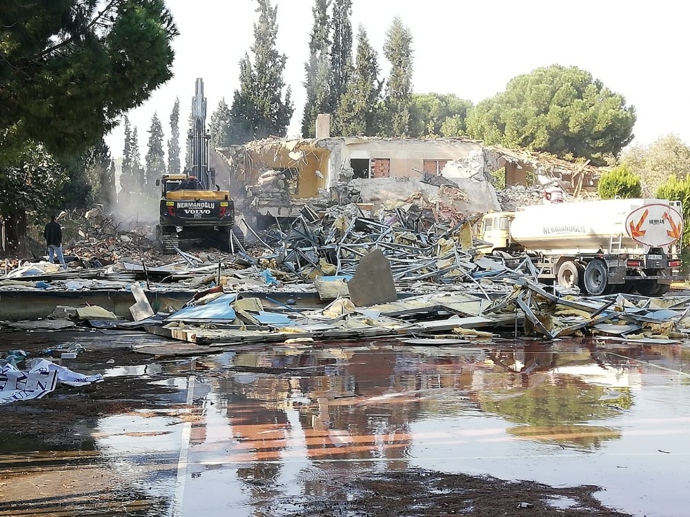 aydinin en eski okulunda yikim basladi 1 FAAmm2dd Aydın’ın en eski okulunda yıkım başladı