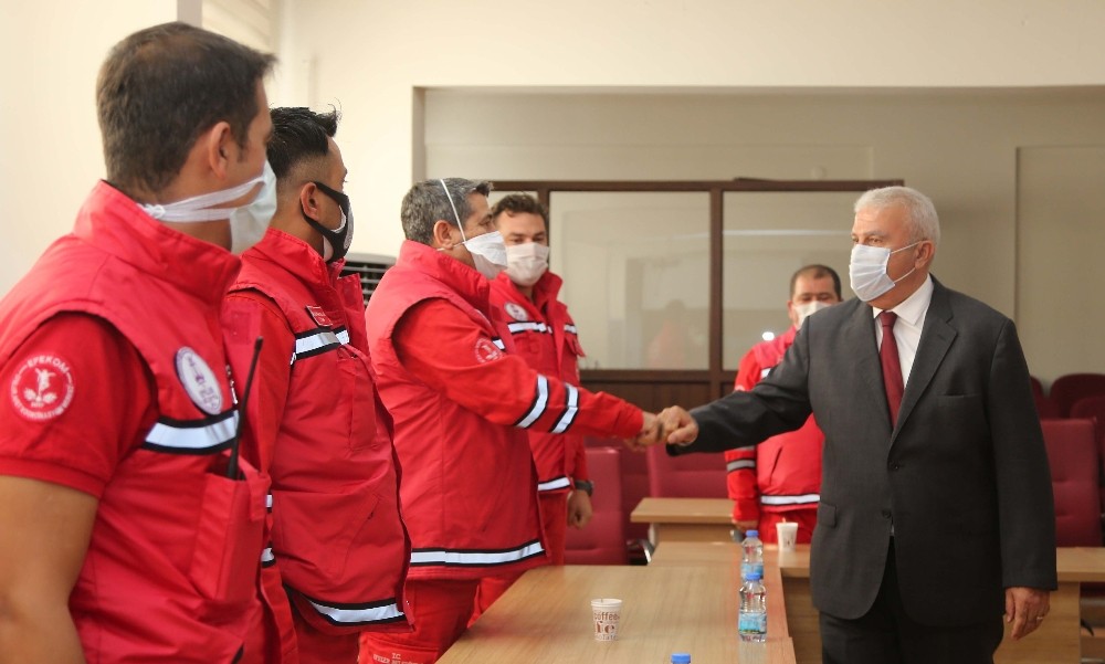 baskan atay depremin karamanlarini agirladi 1 vwbQMQf2 Başkan Atay depremin karamanlarını ağırladı