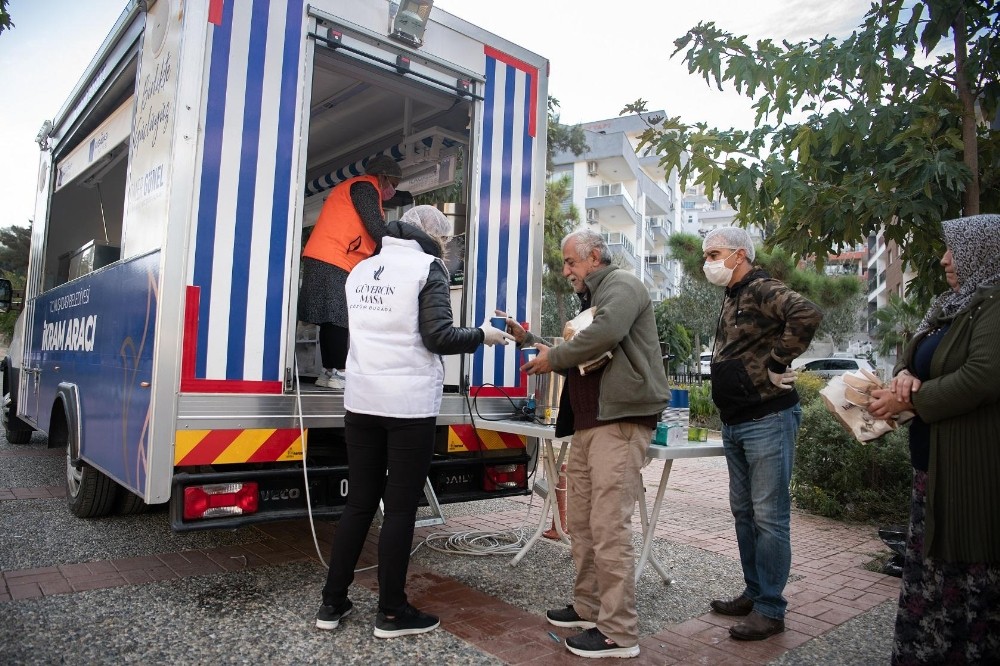 baskan gunel depremzedeleri yalniz birakmiyor 5 rJHv7RIS Başkan Günel depremzedeleri yalnız bırakmıyor