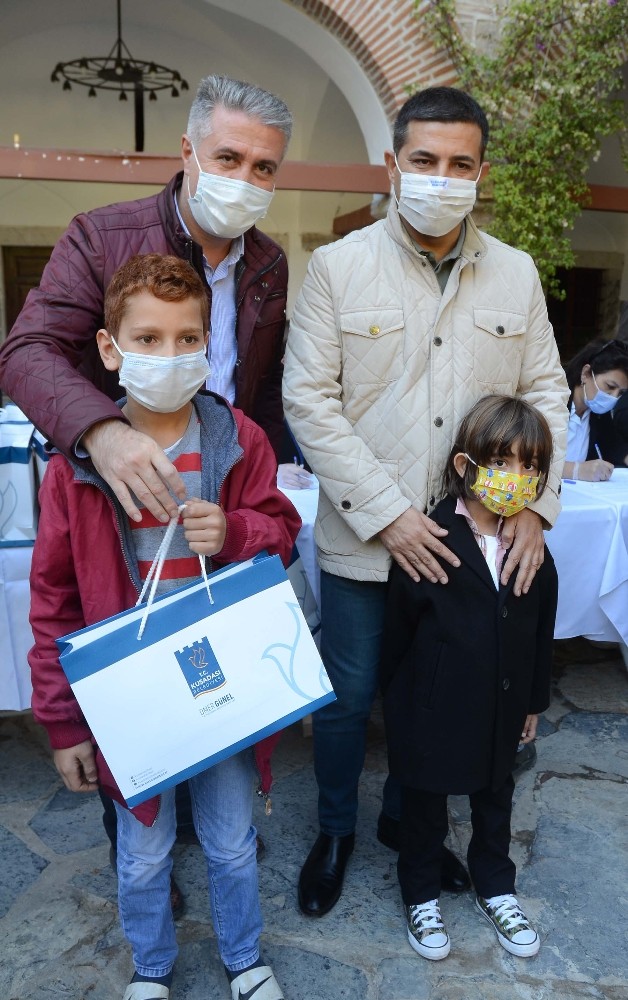 baskan gunel uzaktan egitim goren ogrencilere tablet dagitti 5 emvuGw4s Başkan Günel uzaktan eğitim gören öğrencilere tablet dağıttı