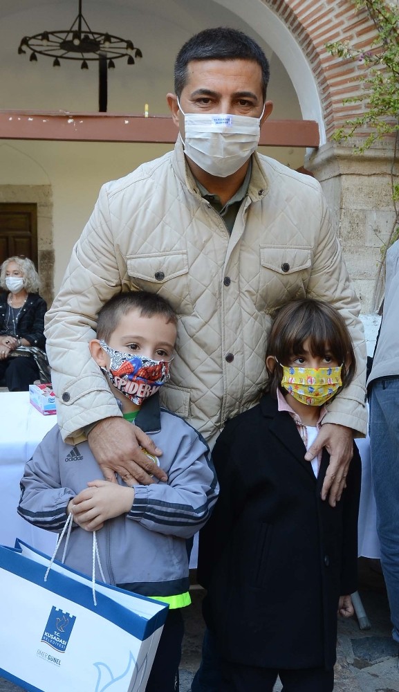 baskan gunel uzaktan egitim goren ogrencilere tablet dagitti 6 kKr5fd6n Başkan Günel uzaktan eğitim gören öğrencilere tablet dağıttı