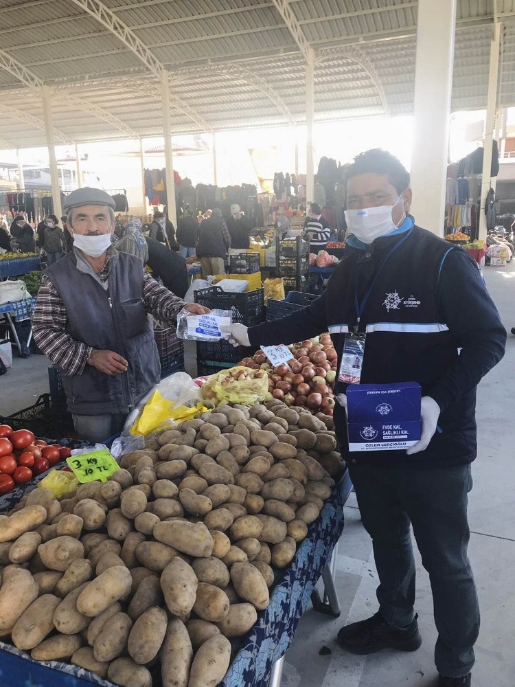 buyuksehir belediyesi maske dagitimina devam ediyor 3 aeh9ipZk Büyükşehir Belediyesi maske dağıtımına devam ediyor