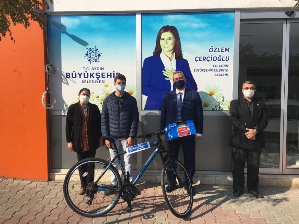 buyuksehir belediyesinin 10 kasim siir yarismasi sonuclandi 1 Büyükşehir Belediyesi’nin 10 Kasım Şiir Yarışması sonuçlandı