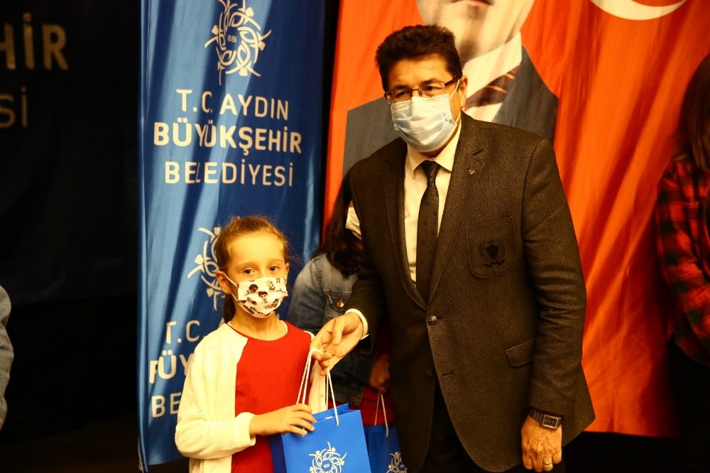 buyuksehir belediyesinin cumhuriyet bayrami temali yarismasinda 90 tablet armagan edildi 1 Büyükşehir Belediyesi’nin “Cumhuriyet Bayramı” temalı yarışmasında 90 tablet armağan edildi