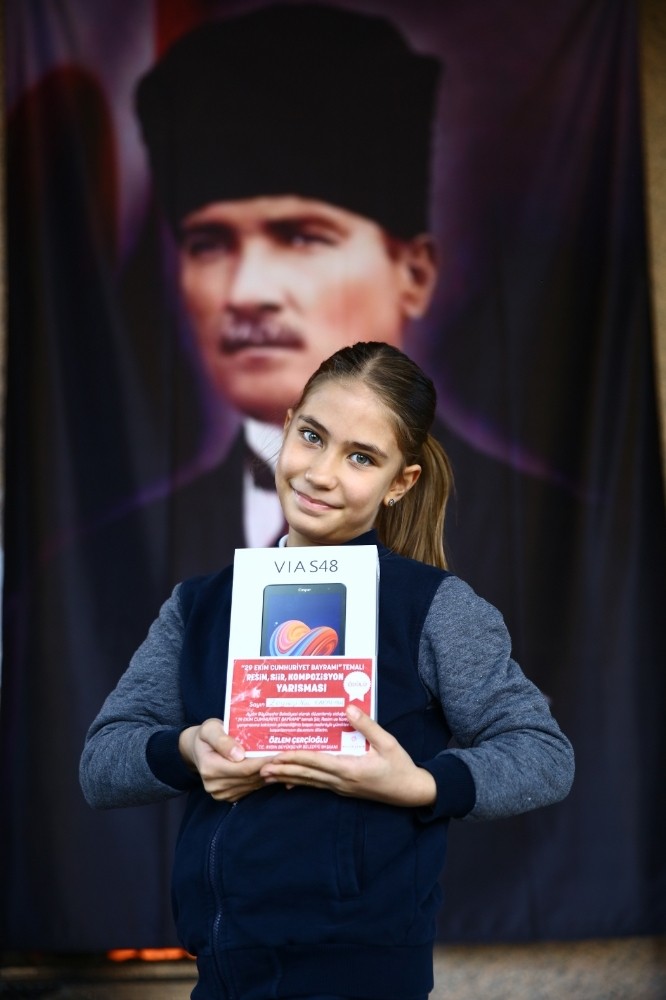 buyuksehir belediyesinin cumhuriyet bayrami temali yarismasinda 90 tablet armagan edildi 2 DzNQpsr1 Büyükşehir Belediyesi’nin “Cumhuriyet Bayramı” temalı yarışmasında 90 tablet armağan edildi