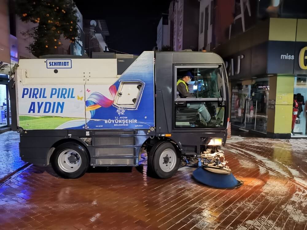 buyuksehir nazilliyi kopuklu suyla yikadi 2 Büyükşehir Nazilli’yi köpüklü suyla yıkadı