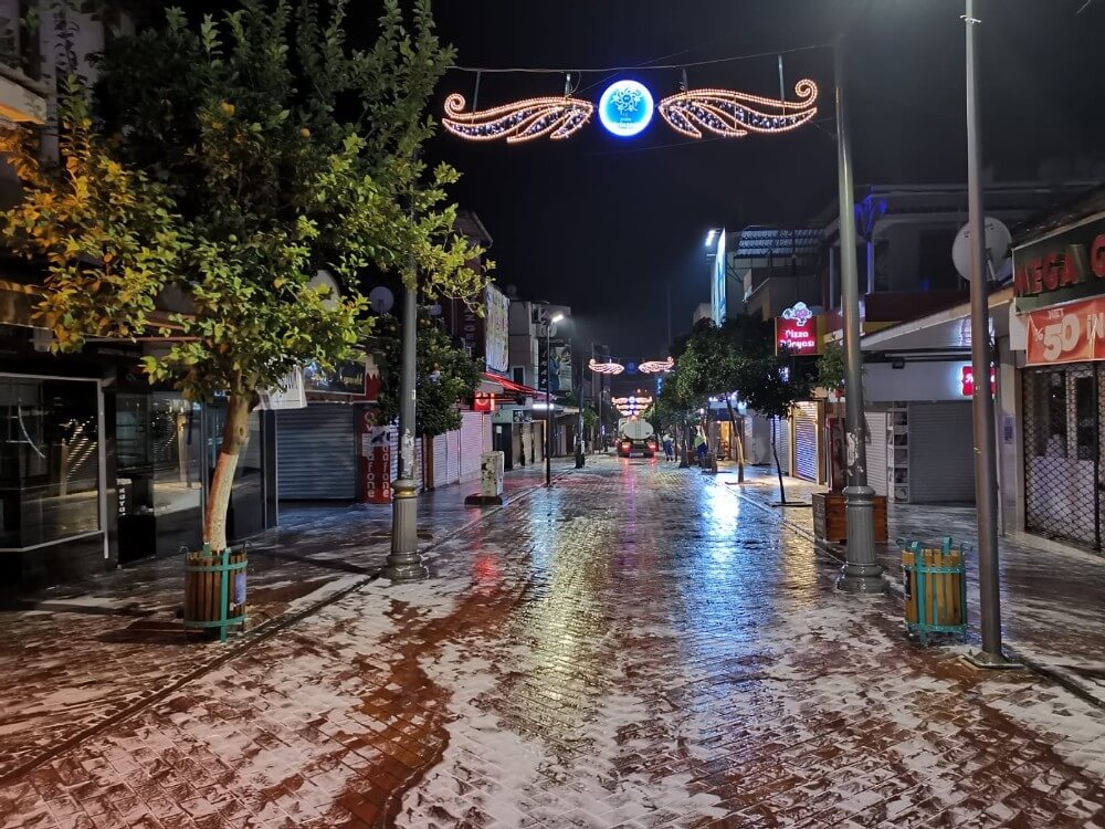 buyuksehir nazilliyi kopuklu suyla yikadi 3 lcMBAPEI Büyükşehir Nazilli’yi köpüklü suyla yıkadı