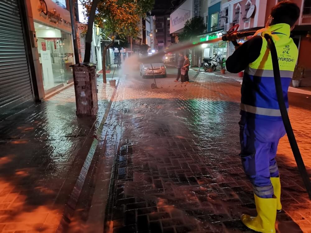 buyuksehir nazilliyi kopuklu suyla yikadi 4 DrWr4PHy Büyükşehir Nazilli’yi köpüklü suyla yıkadı