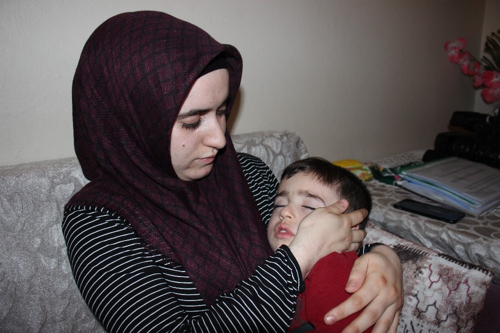 cocuklarinin hastaligina care bulunamayan semen ailesi yetkililerden yardim istedi 2 pw9KWYr1 Çocuklarının hastalığına çare bulunamayan Semen Ailesi, yetkililerden yardım istedi