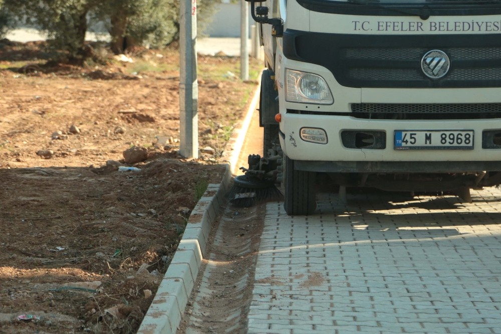 cop konteynerleri kopuklu suyla yikaniyor 4 mabAARpc Çöp konteynerleri köpüklü suyla yıkanıyor
