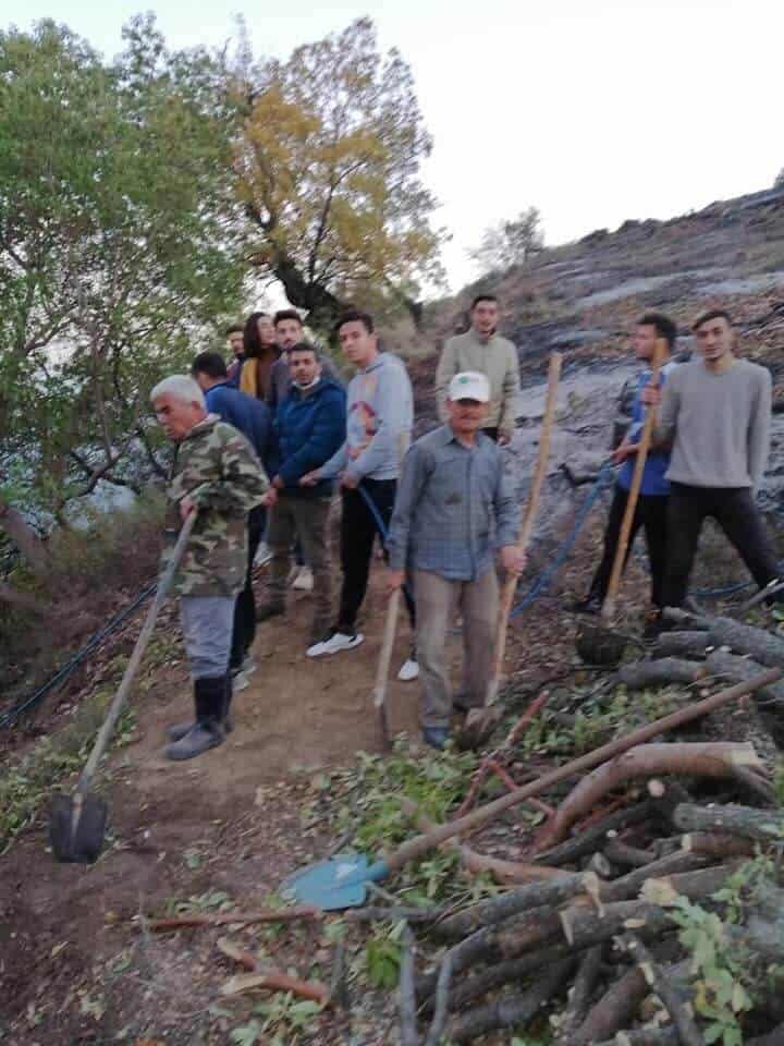 dumani goren daga kostu yangin kisa surede sonduruldu 1 YHh1cbIZ Dumanı gören dağa koştu, yangın kısa sürede söndürüldü