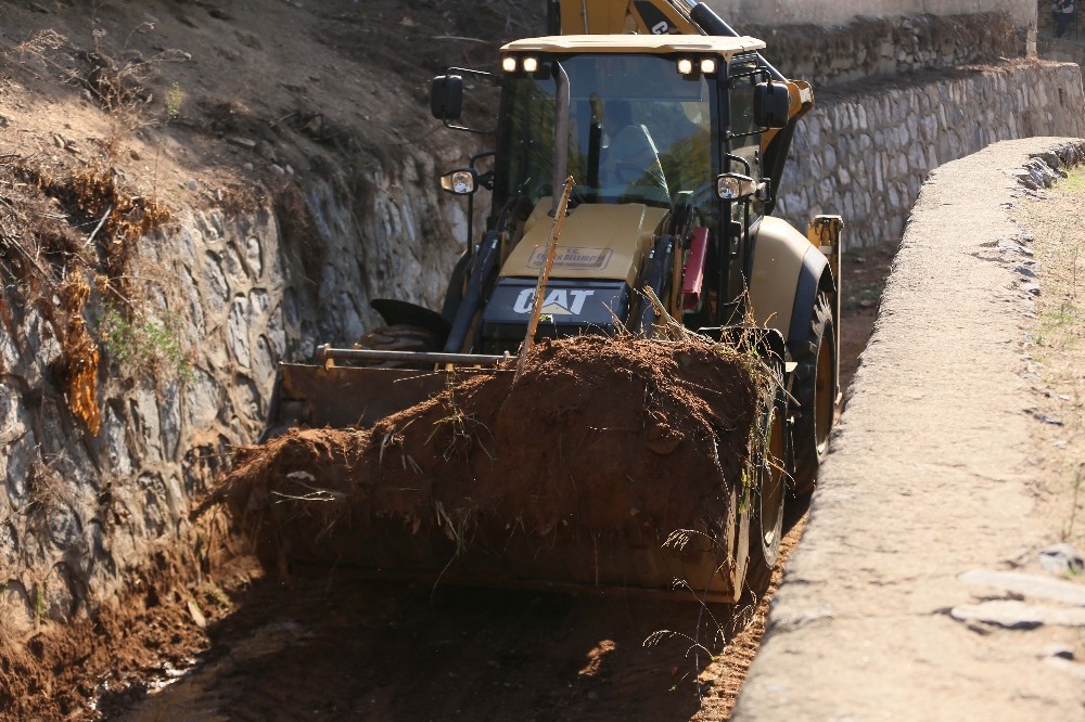 efeler belediyesi cakirlar deresini temizliyor 3 XTAW6an3 Efeler Belediyesi Çakırlar Deresi’ni temizliyor