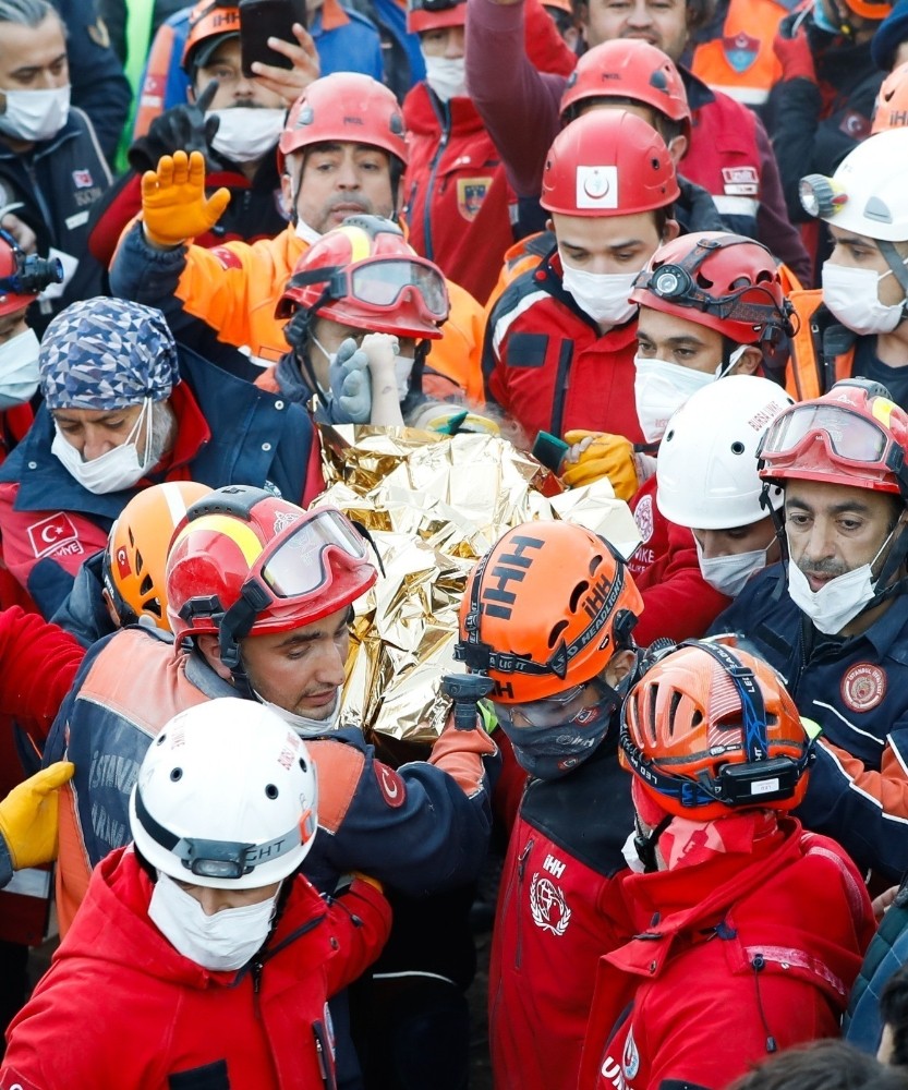 enkazdan 65 saat sonra cikarilan aydinli elif bebek annesine el salladi 3 Enkazdan 65 saat sonra çıkarılan Aydınlı Elif Bebek annesine el salladı